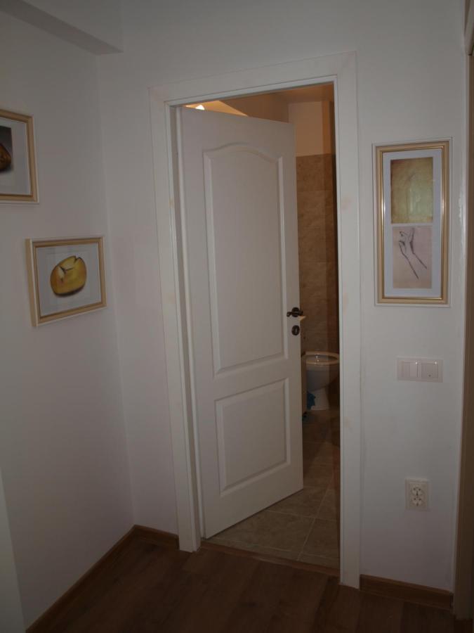 Amavera Apartment Targu Jiu Exterior photo