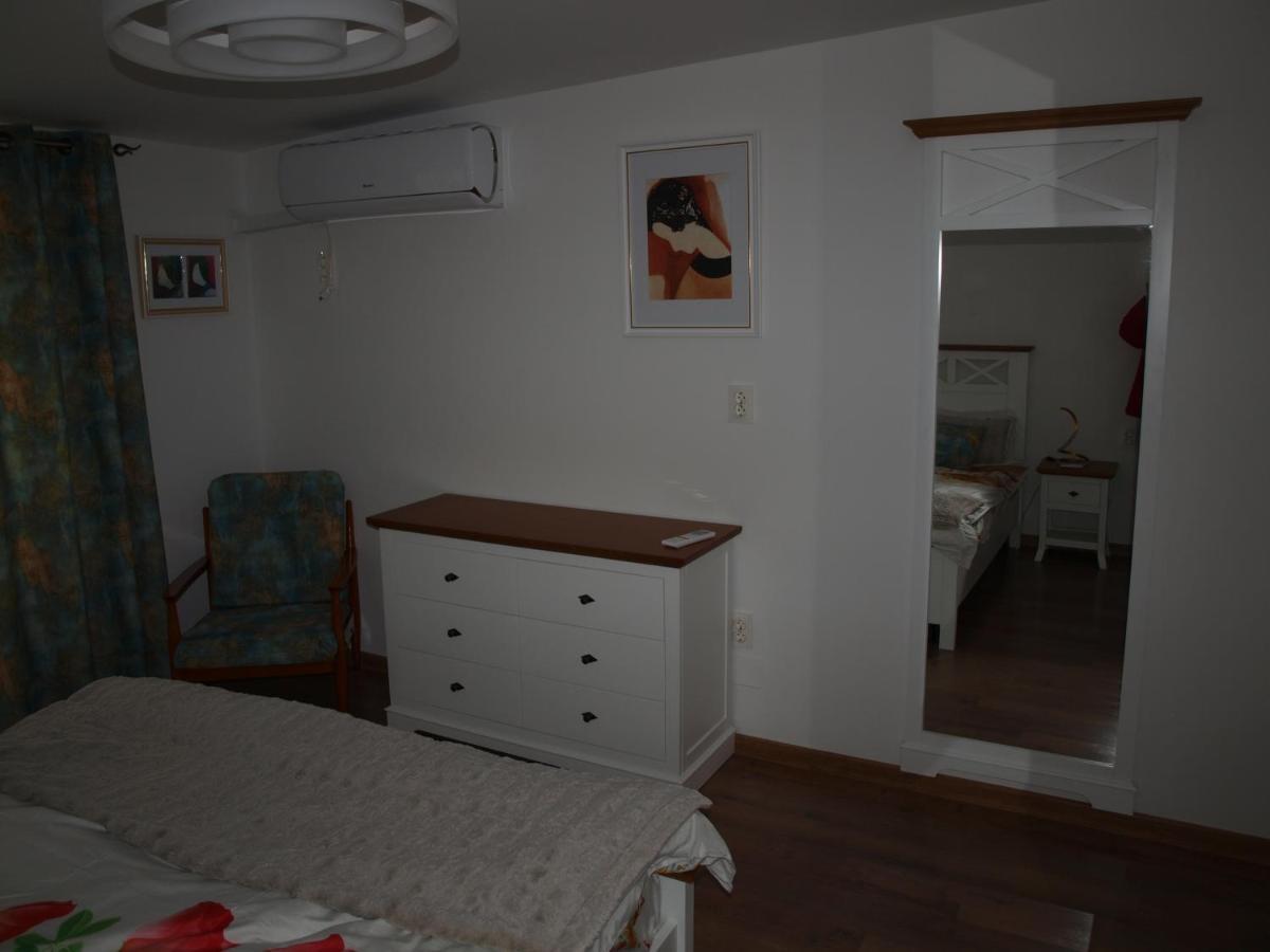 Amavera Apartment Targu Jiu Exterior photo