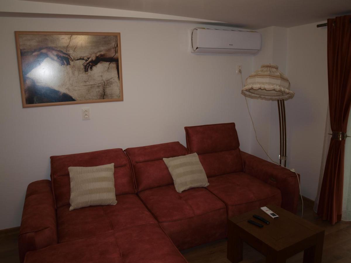 Amavera Apartment Targu Jiu Exterior photo