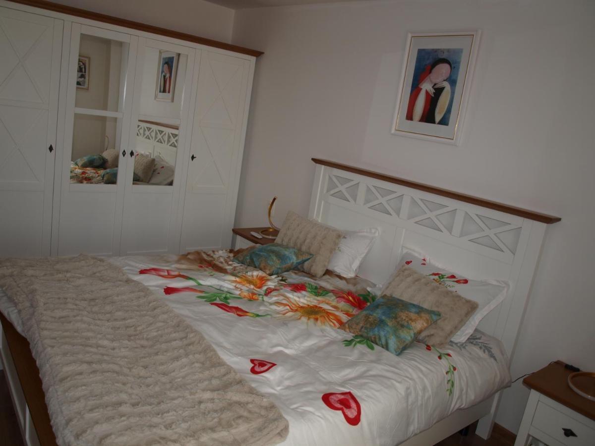 Amavera Apartment Targu Jiu Exterior photo