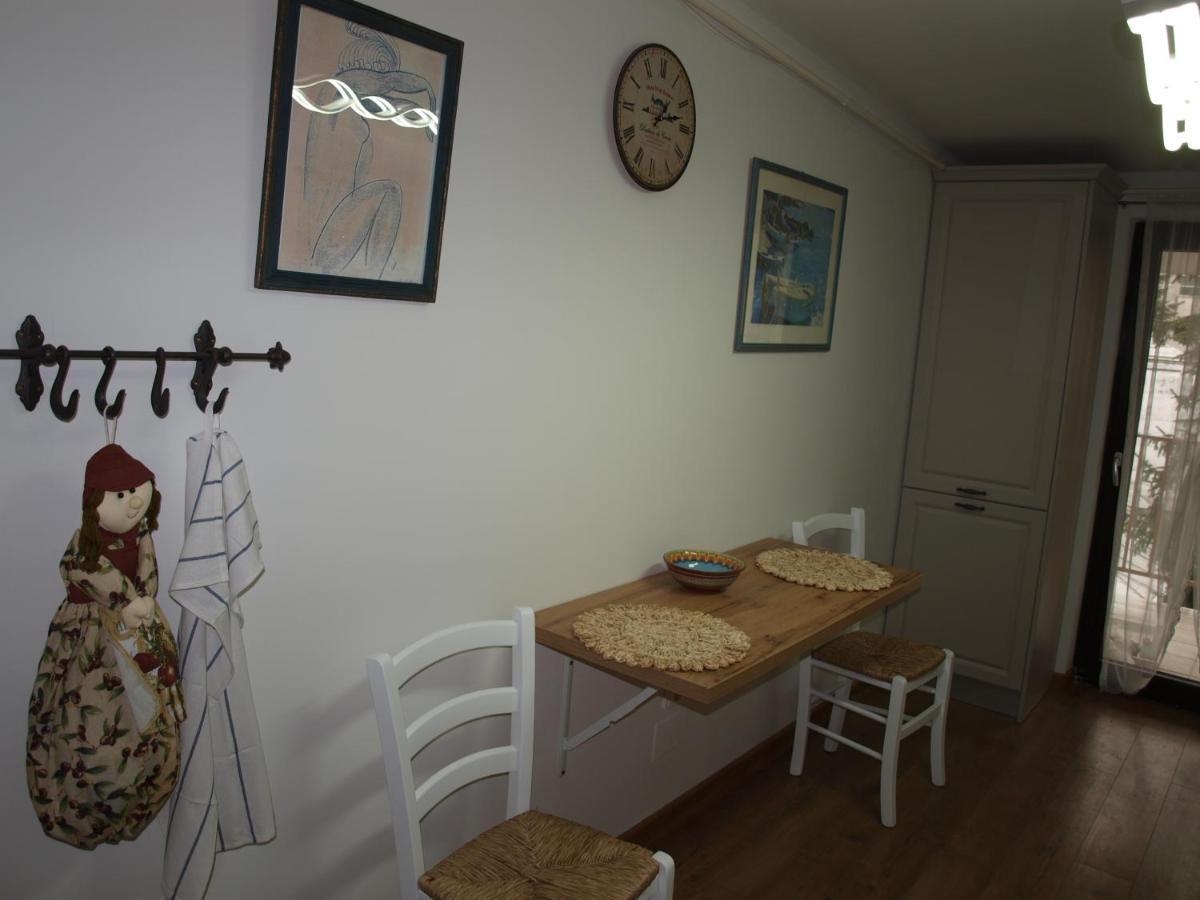 Amavera Apartment Targu Jiu Exterior photo