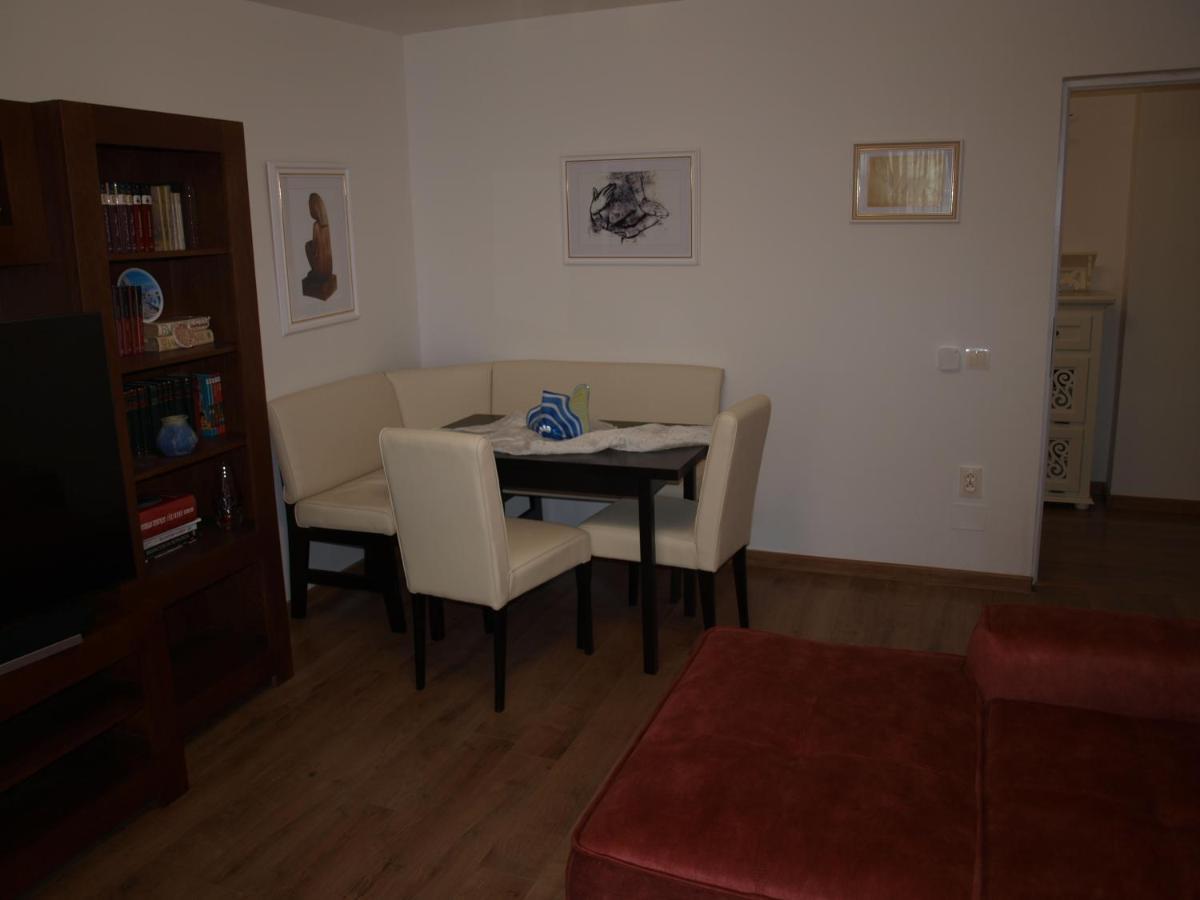 Amavera Apartment Targu Jiu Exterior photo