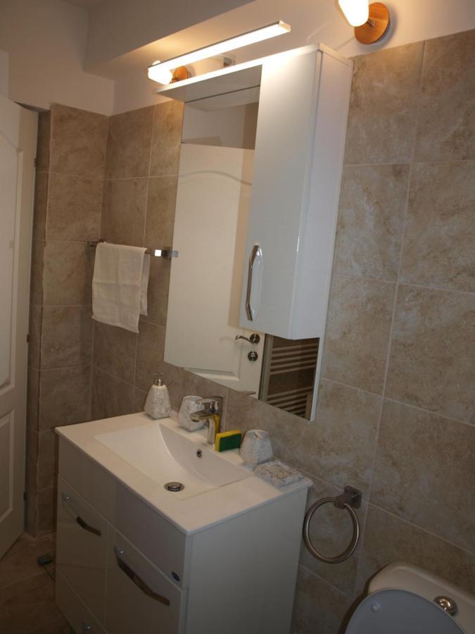 Amavera Apartment Targu Jiu Exterior photo
